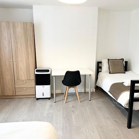 Westferry Hotel Лондон Екстериор снимка